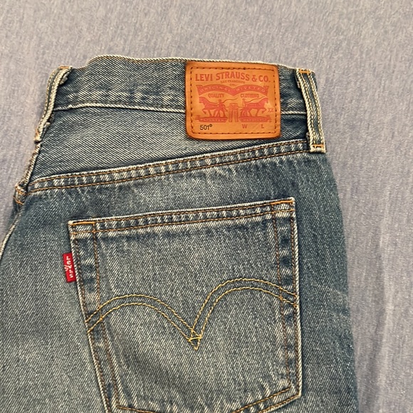 Levi denim shorts - Picture 2 of 3